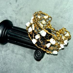 Gold / white bracelet